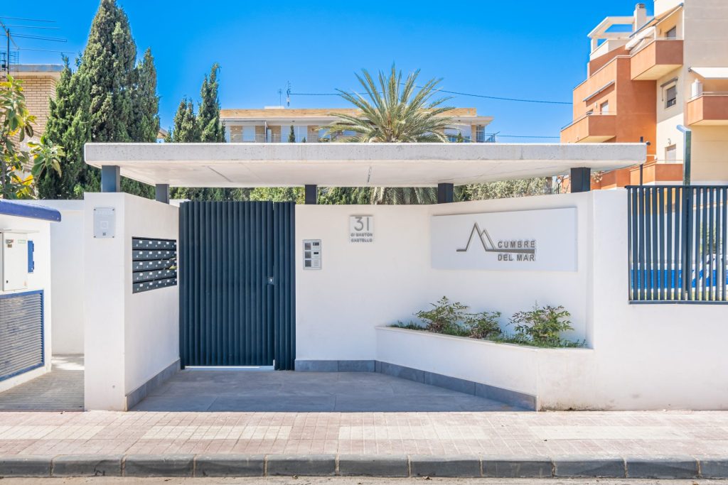 Entrada del complejo residencial
